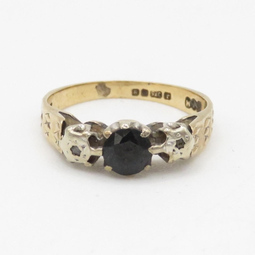 187 - 9ct gold sapphire and diamond ring (2.4g) Size K 1/2