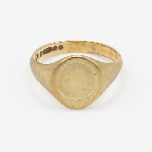 2 - 9ct gold signet ring (2.7g) Size M