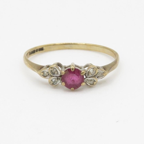 20 - 9ct gold ruby and diamond ring (1.2g) Size O 1/2