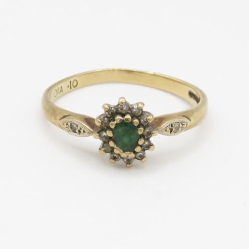 22 - 9ct gold emerald and diamond ring (1.8g) Size O