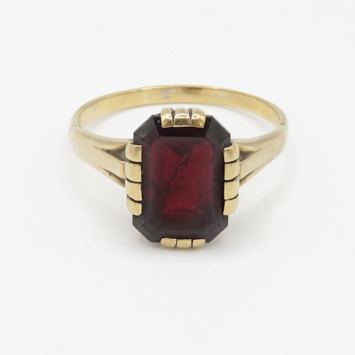 23 - 9ct gold vintage garnet dress ring (6.4g) AS SEEN - MISSHAPEN Size Z