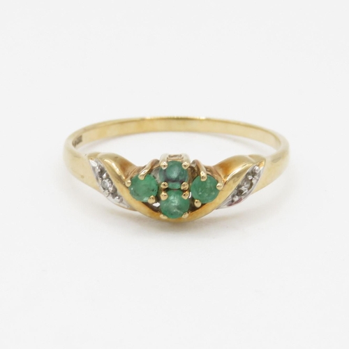 25 - 9ct gold emerald and diamond set cluster ring (1.4g) Size P