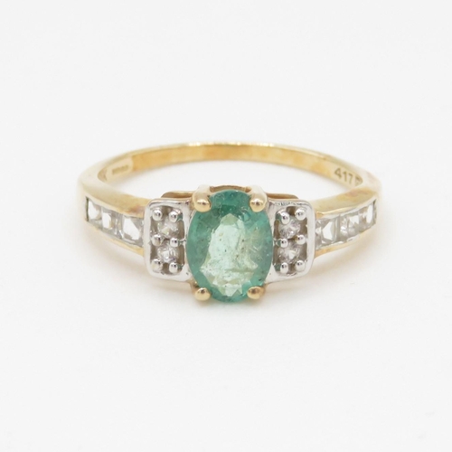 31 - 9ct gold emerald & white gemstone dress ring (1.8g) Size L 1/2