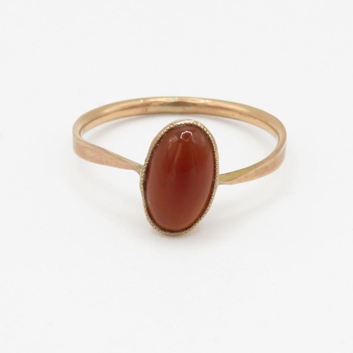 46 - 9ct gold vintage cabochon carnelian dress ring (1.5g) Size R