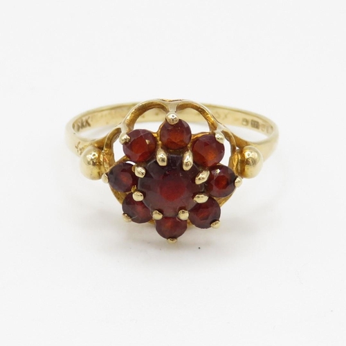 49 - 9ct gold vintage garnet cluster ring (2.1g) Size P 1/2