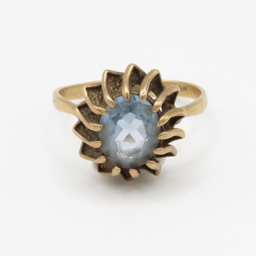 73 - 9ct gold vintage blue gemstone set cocktail ring (2.7g) AS SEEN - MISSHAPEN Size L