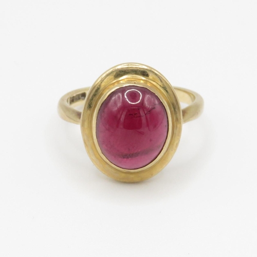 76 - 9ct gold garnet cabochon set cocktail ring (4.3g) Size P