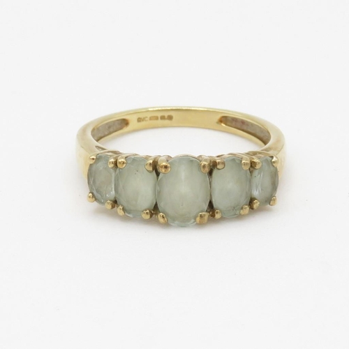 87 - 9ct gold and aquamarine ring (2.5g) Size O 1/2