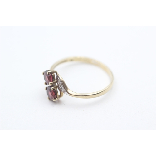 119 - 9ct gold garnet and diamond shoulder set ring (2.8g) Size S 1/2