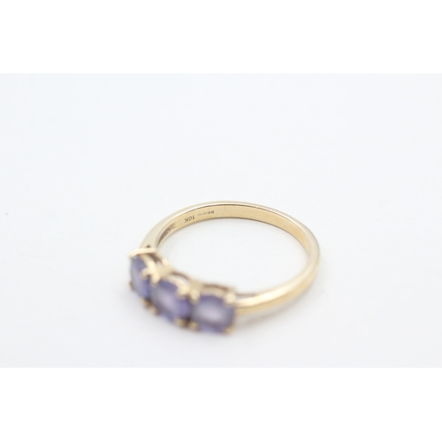 120 - 9ct gold three stone tanzanite ring (2.2g) Size P