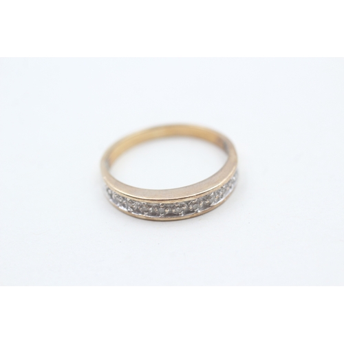 13 - 9ct gold and diamond row ring (2.2g) Size O 1/2