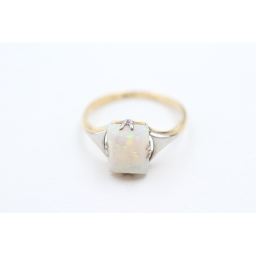 130 - 18ct gold vintage white opal dress ring (2.7g) Size Q - NIBBLES TO CORNER OF STONE