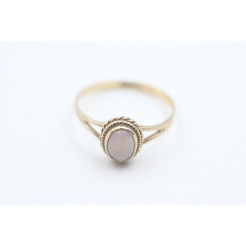 137 - 9ct gold and opal cabochon ring (1.6g) Size R