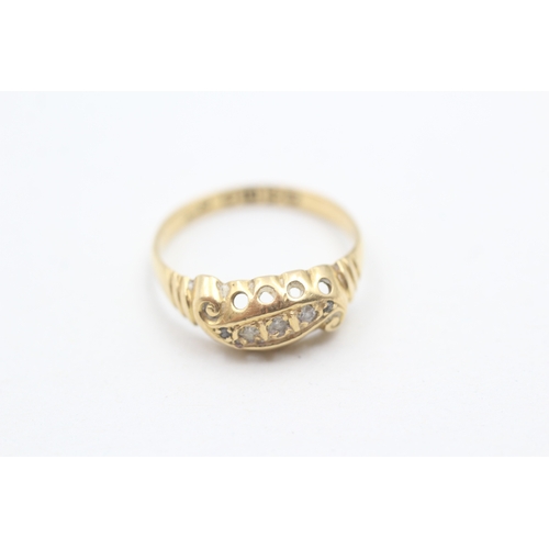 140 - 18ct gold diamond set scrolling boat shaped five stone ring (2.2g) Size M 1/2