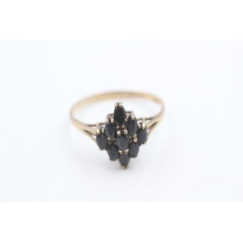 142 - 9ct gold and sapphire cluster set ring (2.3g) Size T