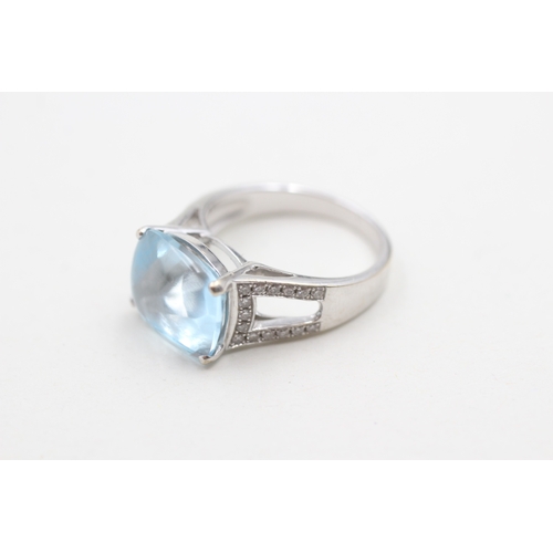 150 - 18ct gold blue topaz & diamond dress ring (6.2g) Size M