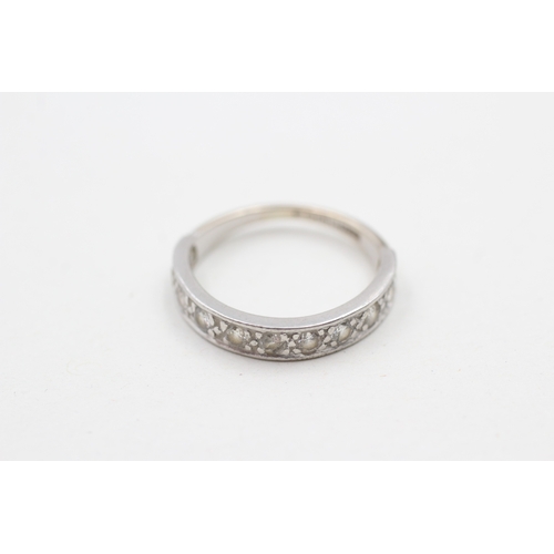 152 - 18ct white gold diamond single row band ring (3g) Size K