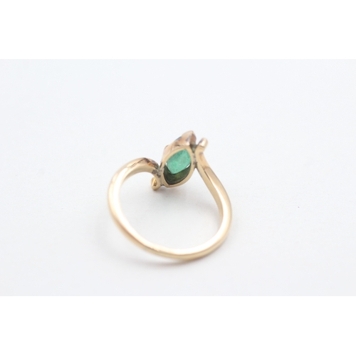 157 - 18ct gold marquise cut emerald dress ring (3.2g) Size K