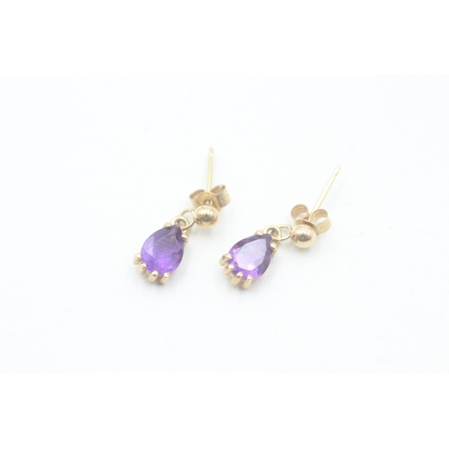 161 - 9ct gold pear cut amethyst drop earrings (1g)