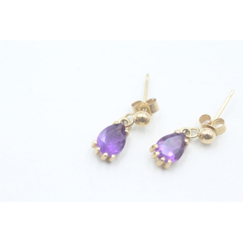 161 - 9ct gold pear cut amethyst drop earrings (1g)