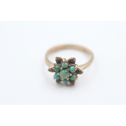 164 - 9ct gold and turquoise flower cluster set ring (3.1g) Size L 1/2