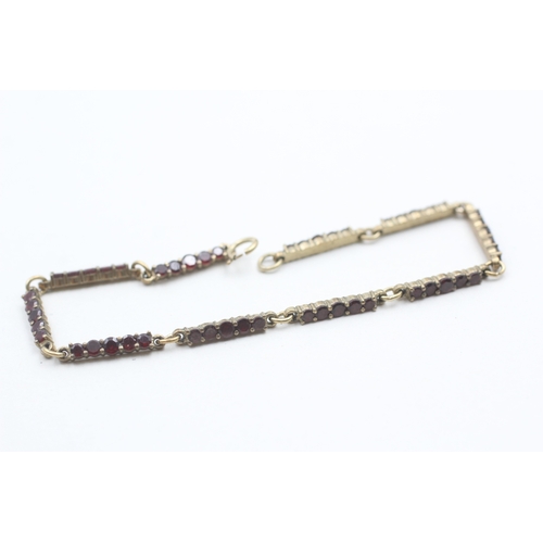 177 - 9ct gold and garnet bracelet (6.1g)