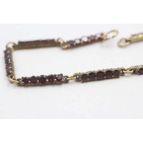 177 - 9ct gold and garnet bracelet (6.1g)