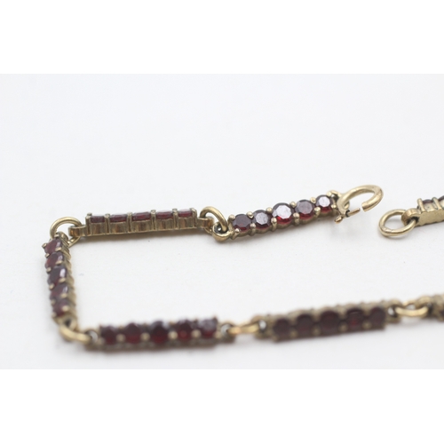 177 - 9ct gold and garnet bracelet (6.1g)