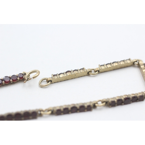 177 - 9ct gold and garnet bracelet (6.1g)