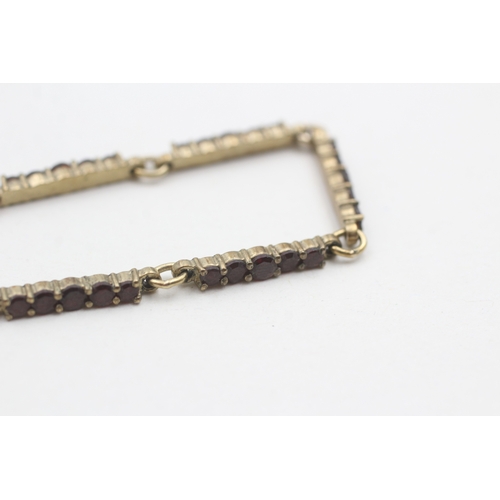 177 - 9ct gold and garnet bracelet (6.1g)