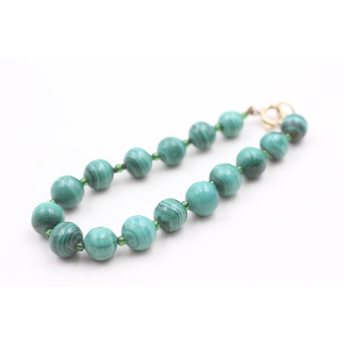 18 - 9ct gold malachite bracelet (20.2g)