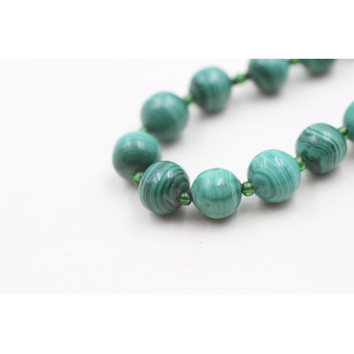 18 - 9ct gold malachite bracelet (20.2g)