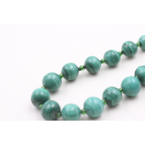 18 - 9ct gold malachite bracelet (20.2g)