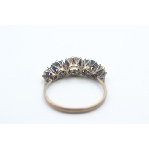 181 - 9ct gold vintage blue and white zircon set five stone eternity ring (2.5g) Size O