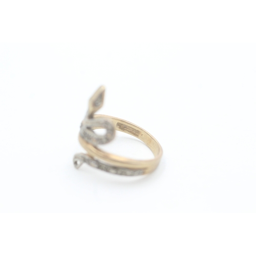 188 - 9ct gold paste snake ring (3g) Size K 1/2