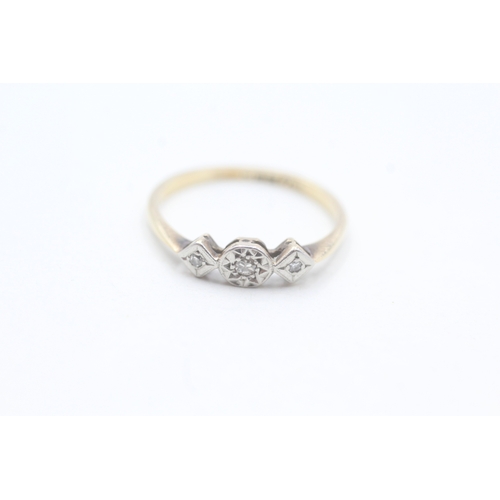 191 - 18ct gold and three diamond set ring (1.4g) Size M