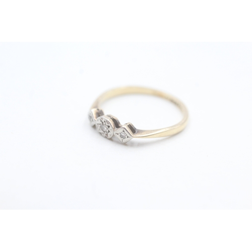 191 - 18ct gold and three diamond set ring (1.4g) Size M