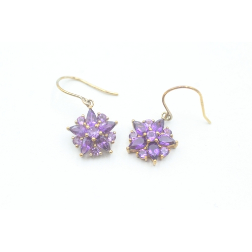 194 - 9ct gold and amethyst hook drop earrings (2.3g)