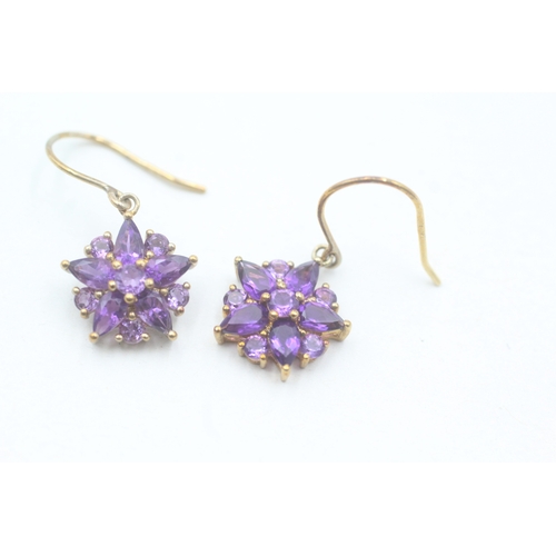 194 - 9ct gold and amethyst hook drop earrings (2.3g)