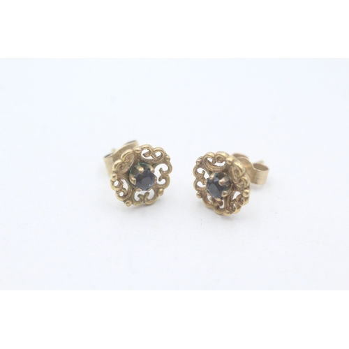 201 - 9ct gold and sapphire stud earrings (1.6g)