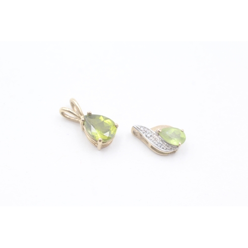 205 - 2 x 9ct gold peridot and diamond teardrop pendants (1.2g)