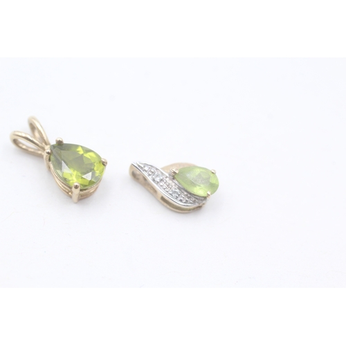 205 - 2 x 9ct gold peridot and diamond teardrop pendants (1.2g)