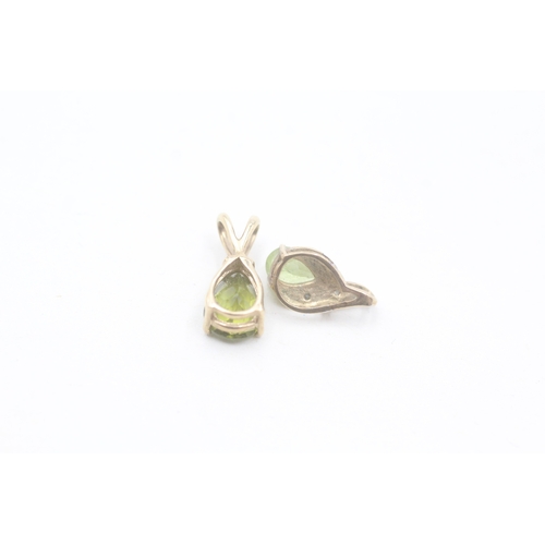 205 - 2 x 9ct gold peridot and diamond teardrop pendants (1.2g)