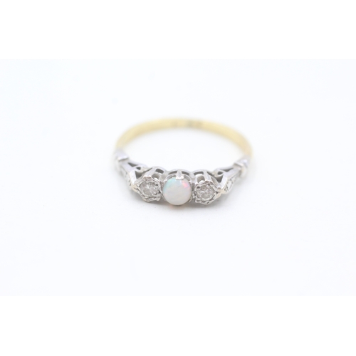 207 - 18ct gold opal and diamond ring (2.4g) Size L