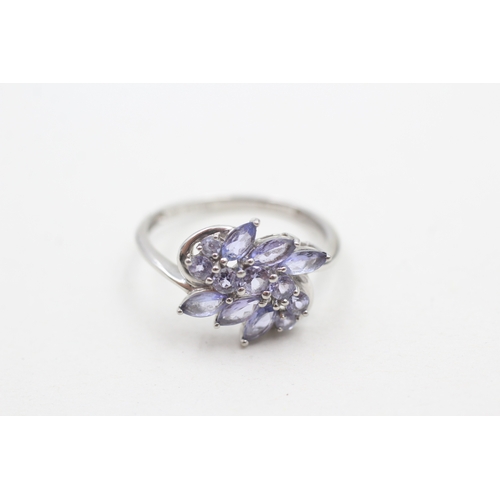 212 - 950 platinum and tanzanite ring (3.6g) Size P