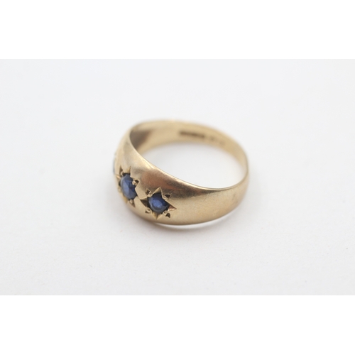 221 - 9ct gold sapphire flush star set ring (2.1g) Size J