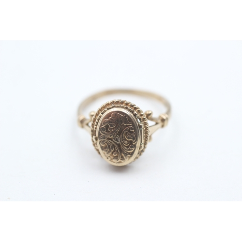 233 - 9ct gold locket ring (2.6g) Size P