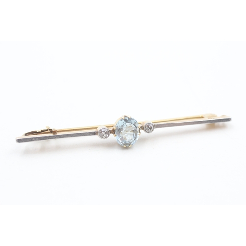 246 - 15ct gold & platinum antique oval cut aquamarine & diamond three stone bar brooch (4g)