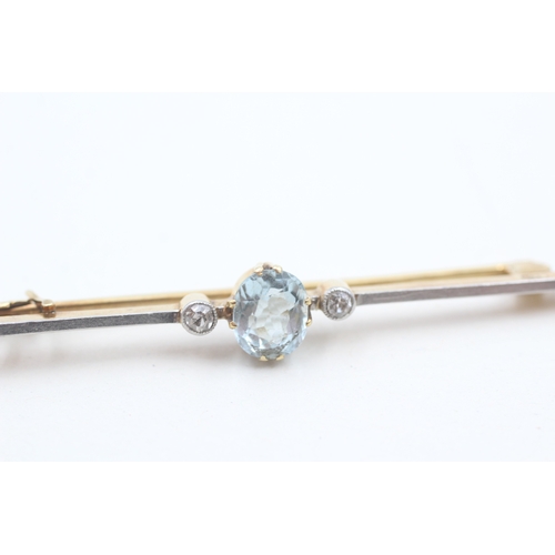 246 - 15ct gold & platinum antique oval cut aquamarine & diamond three stone bar brooch (4g)