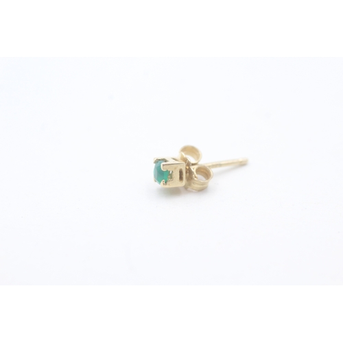 249 - 14ct gold chrysoprase stud earrings (1g)